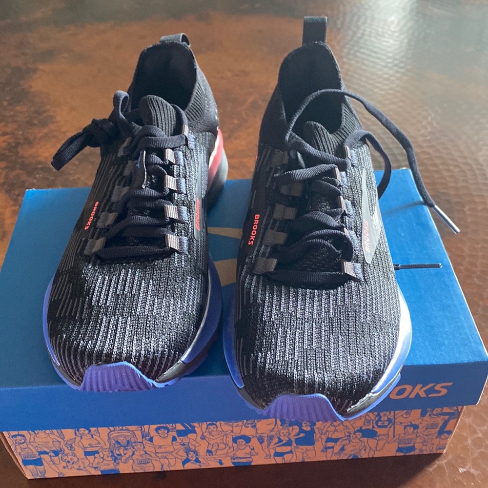 Brooks Women ricochet running shoes